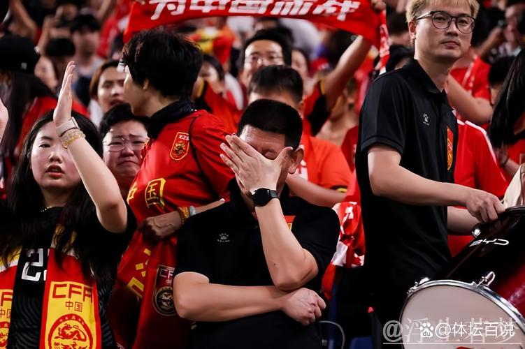 中国足球再遭质疑：最多进球和助攻无缘MVP，球迷直呼不专业